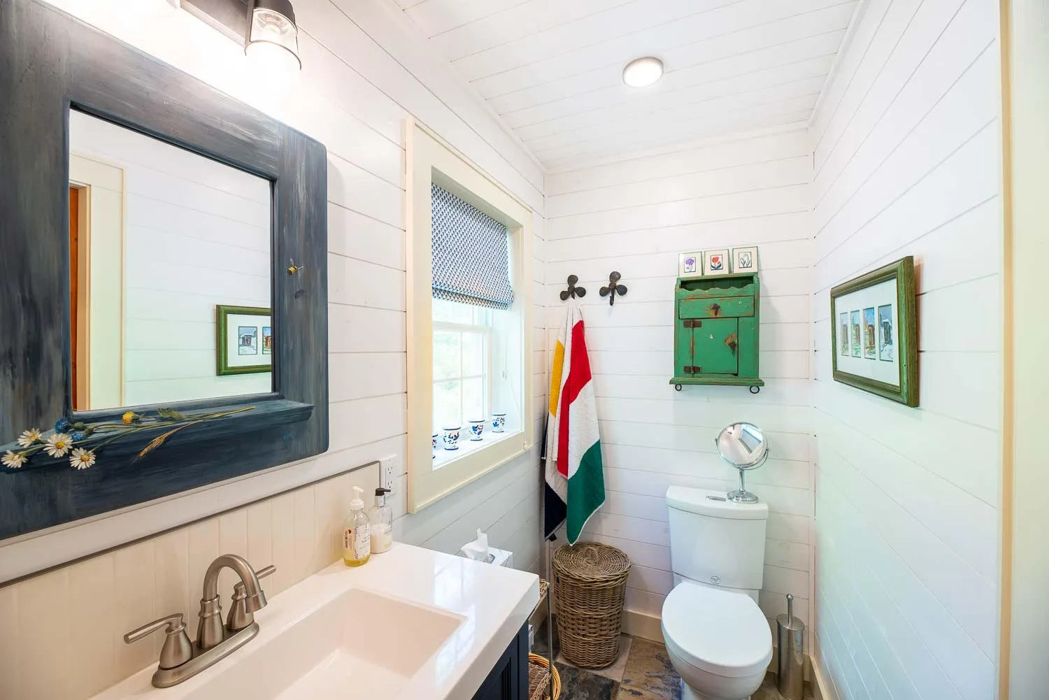 Guest cabin washroom