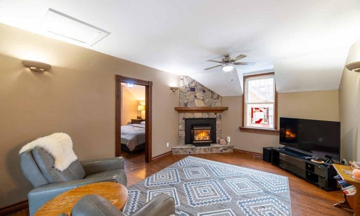 unnamed-17 108 Ontario st Burk's Falls - living room