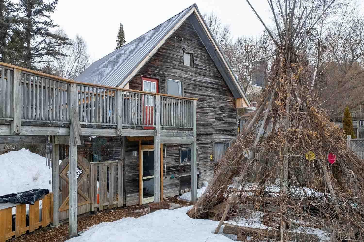 unnamed-4 108 Ontario st Burks Falls - barn